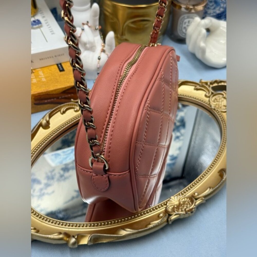 🆕 TORY BURCH 🧿 NWOT Savannah Chain Link Camera Bag, Pink Salmon AUTHENTICATED - Picture 6 of 16